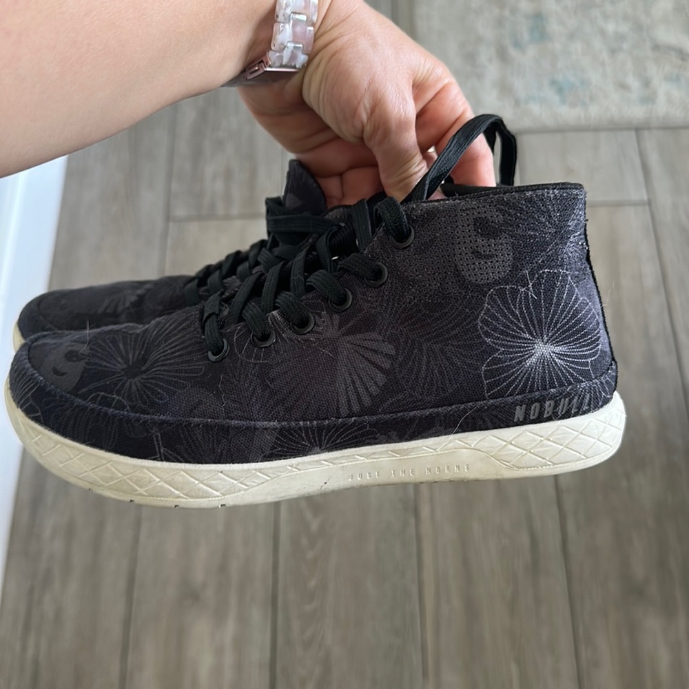 NoBull women’s size 7 foral mid tops